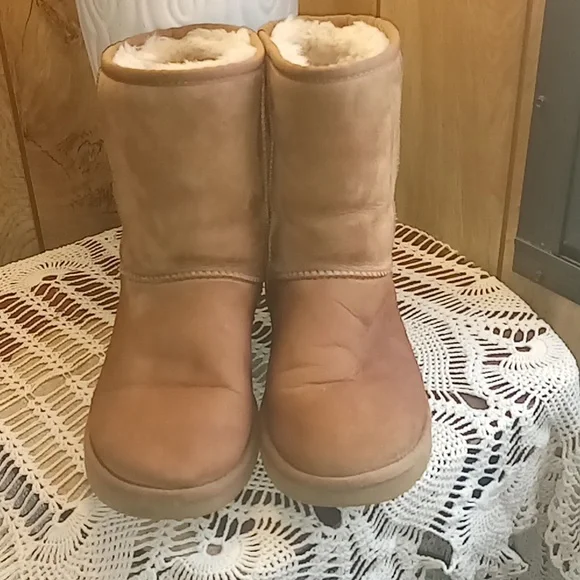 UGG | Shoes | Uggs Brown Women Size7 Boots | Poshmark display picture 1